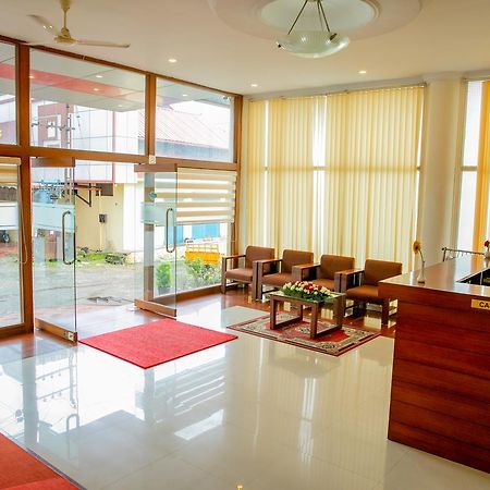 Lals Residency Hotel Adur Esterno foto