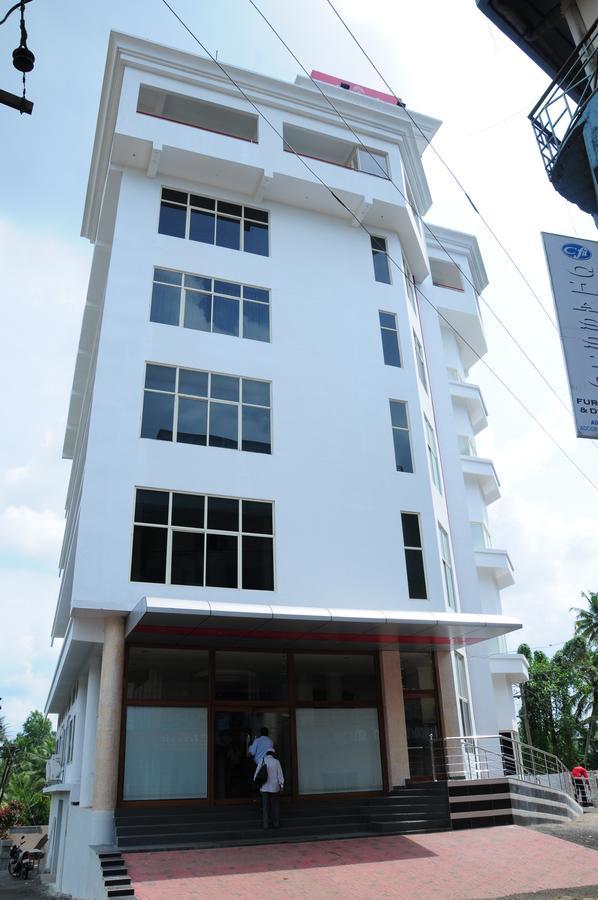 Lals Residency Hotel Adur Esterno foto