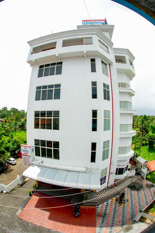 Lals Residency Hotel Adur Esterno foto