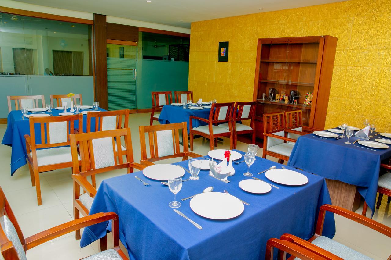 Lals Residency Hotel Adur Esterno foto